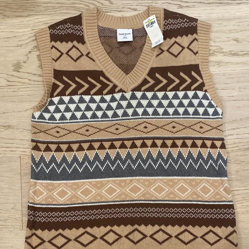 Hollister Social Tourist Sweater Vest Oversized